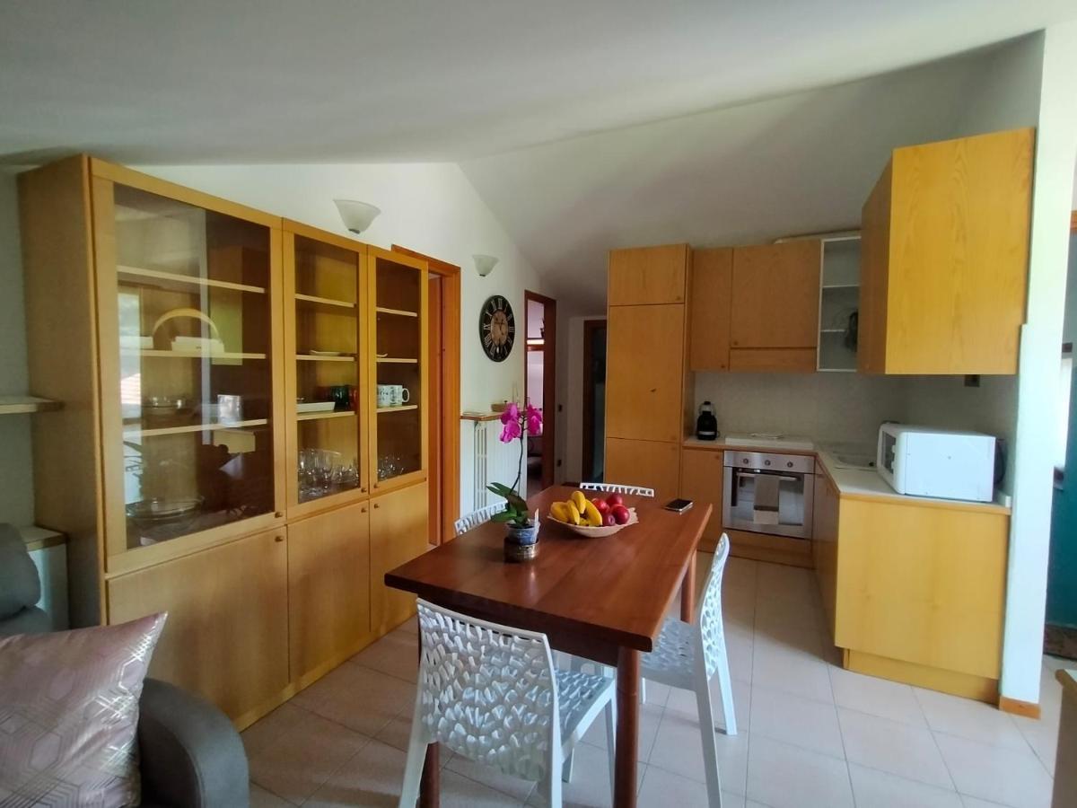 Casa Relax Apartment Laveno-Mombello Bagian luar foto
