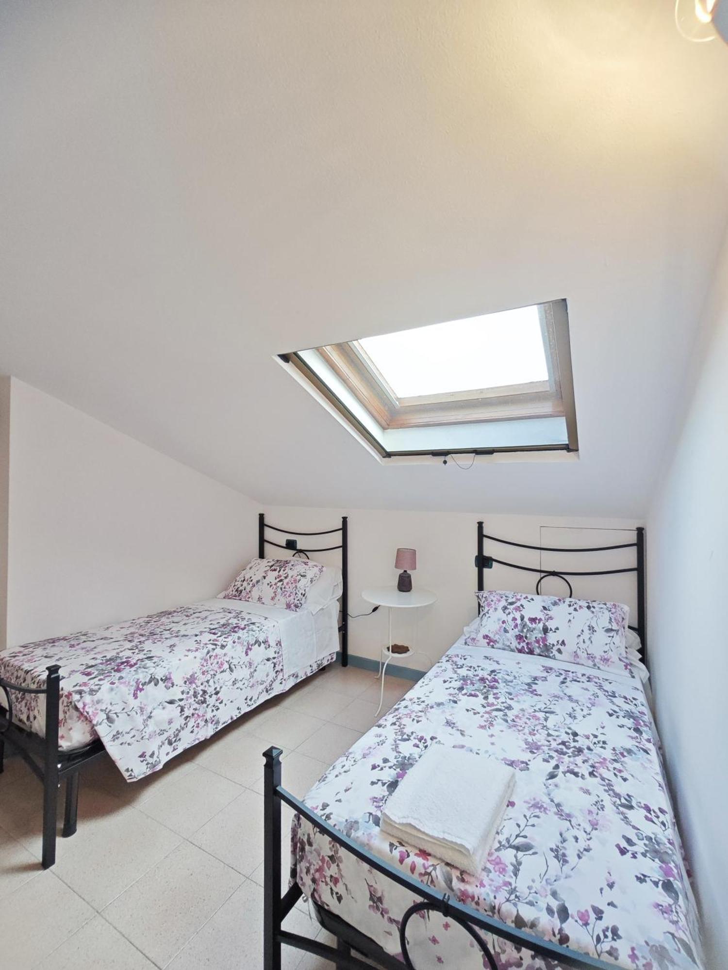 Casa Relax Apartment Laveno-Mombello Bagian luar foto
