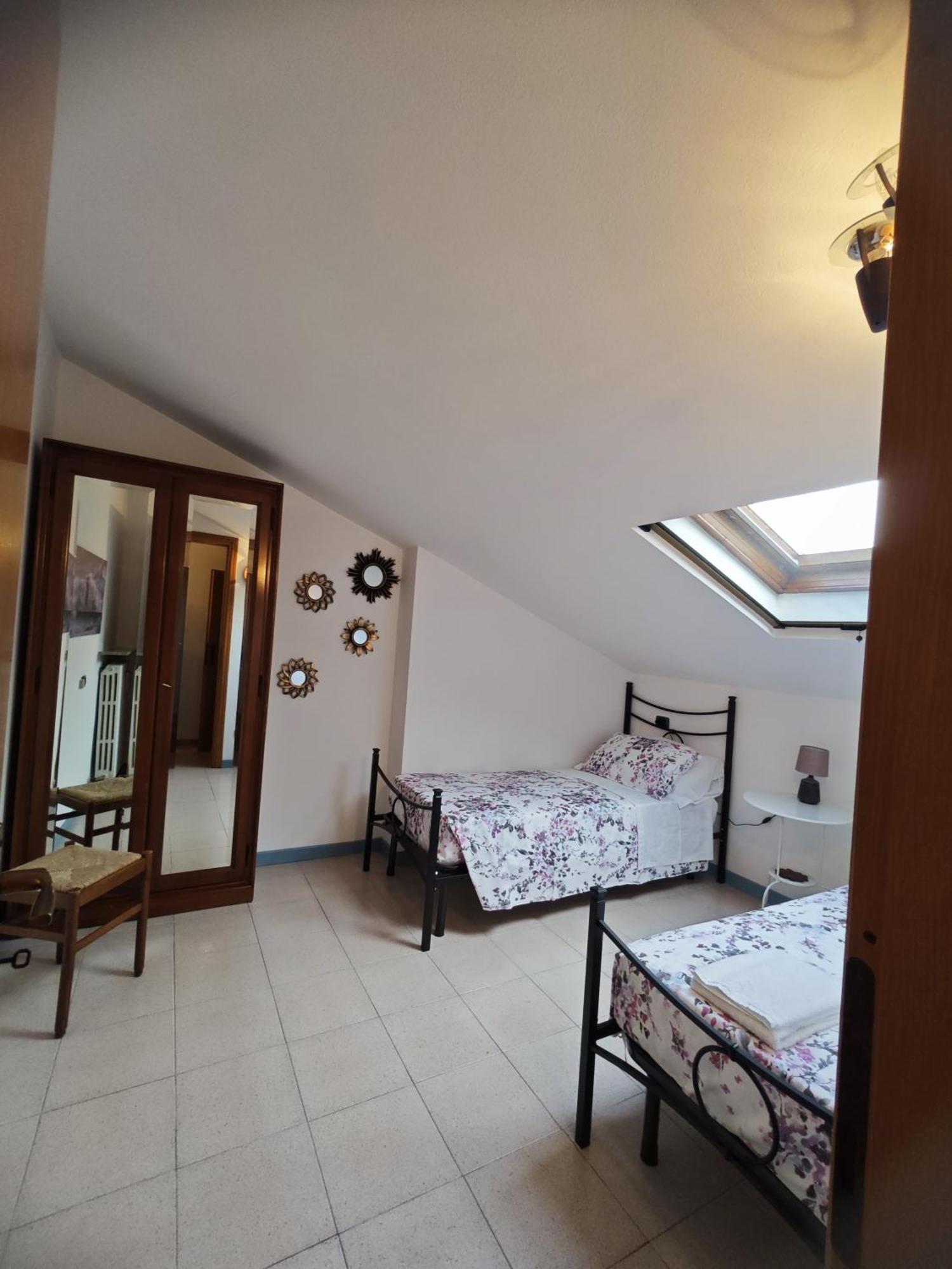 Casa Relax Apartment Laveno-Mombello Bagian luar foto