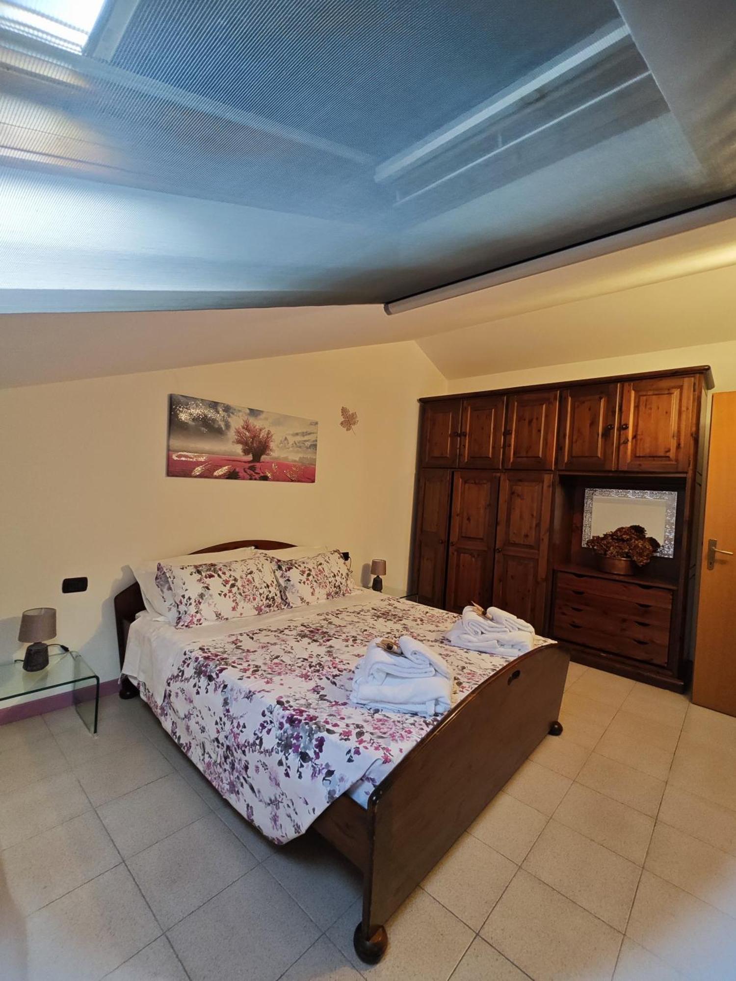Casa Relax Apartment Laveno-Mombello Bagian luar foto