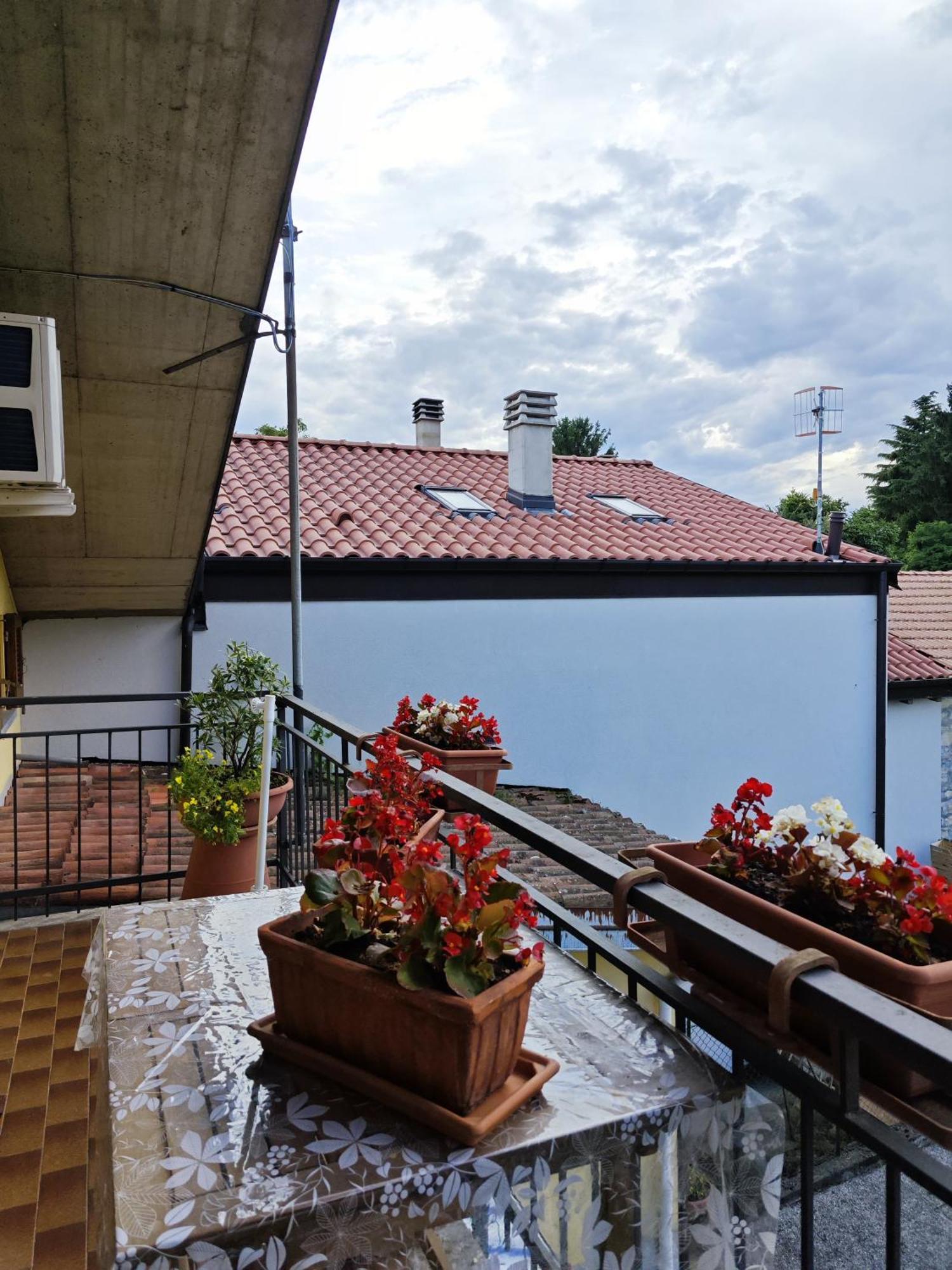 Casa Relax Apartment Laveno-Mombello Bagian luar foto
