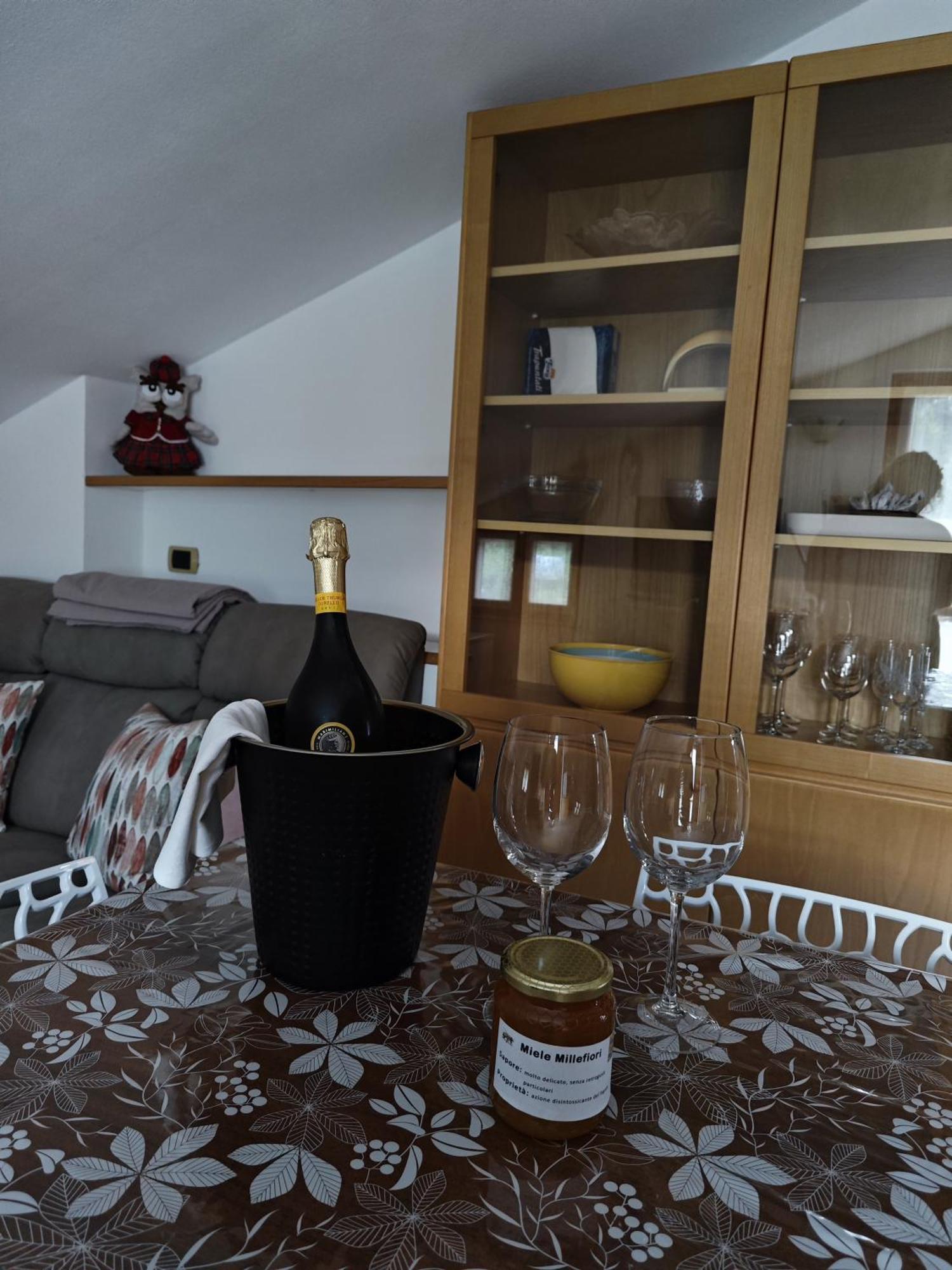 Casa Relax Apartment Laveno-Mombello Bagian luar foto