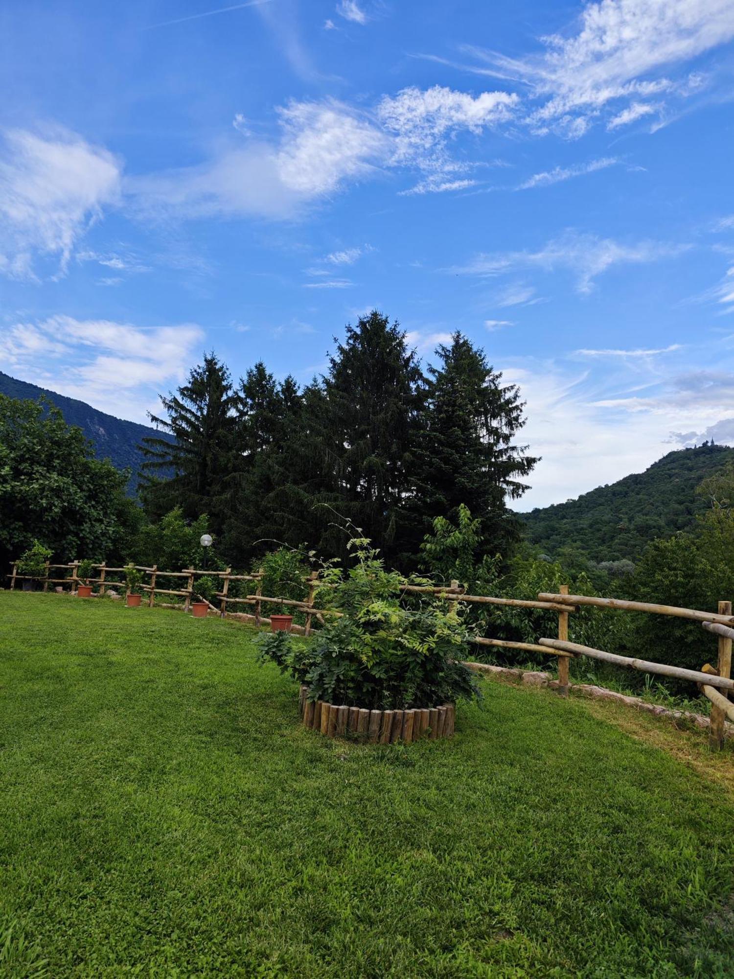 Casa Relax Apartment Laveno-Mombello Bagian luar foto